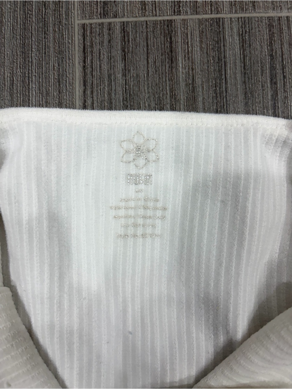 White tank top - Picture 3 of 3